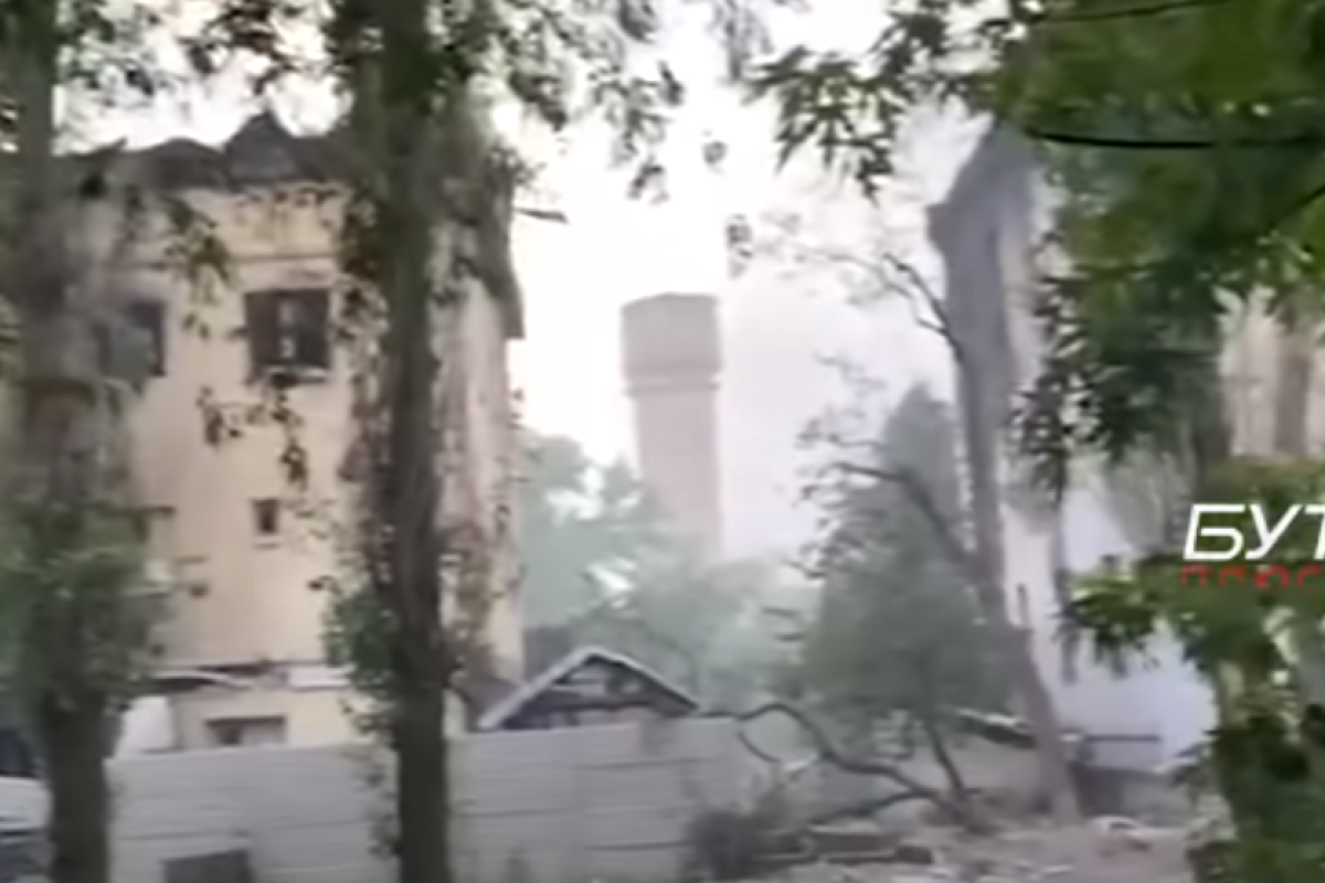 "Вибухи і постріли щосекунди": відеокадри бою, зняті в житловому кварталі Сєвєродонецька "Вибухи і постріли щосекунди": відеокадри бою, зняті в житловому кварталі Сєвєродонецька
