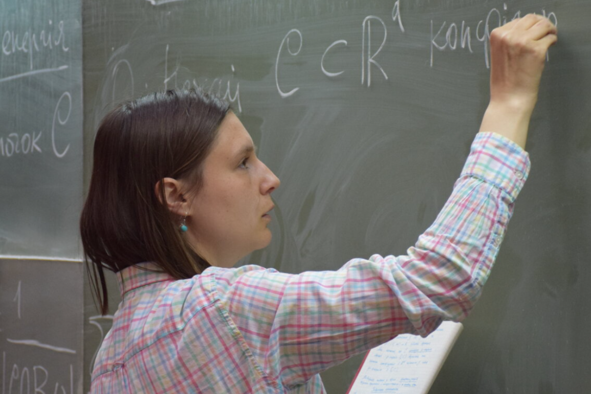 Український математик Марина В'язовська стала другою жінкою в історії, яка здобула Філдсівську премію. Український математик Марина В'язовська стала другою жінкою в історії, яка здобула Філдсівську премію.