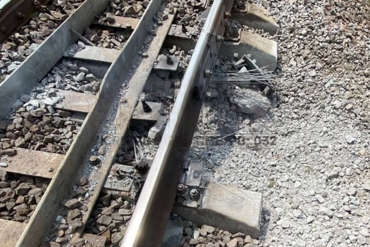 "Партизаны не спят!": В Брянской области взрыв на железнодорожном пути остановил грузовой поезд "Партизаны не спят!": В Брянской области взрыв на железнодорожном пути остановил грузовой поезд