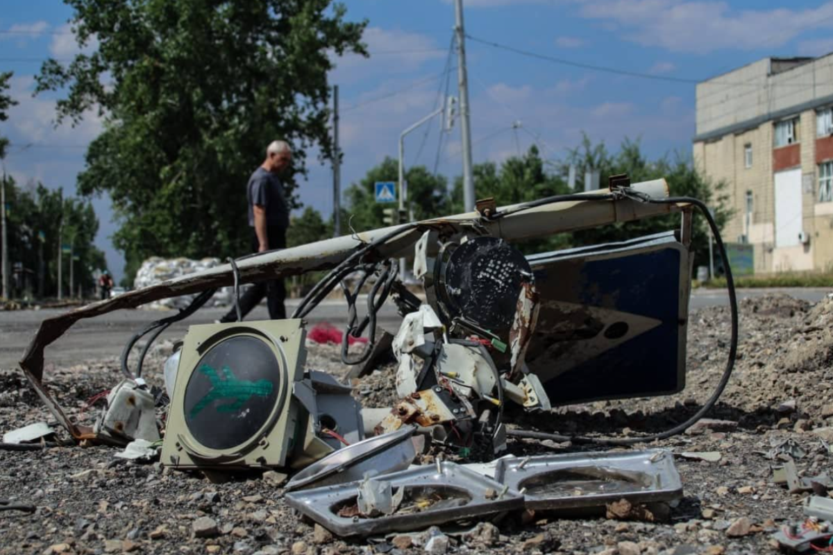 У центрі Сєвєродонецька "несподівано" підірвався автомобіль з окупантами: 6 "визволителів" потрапили до лікарні У центрі Сєвєродонецька "несподівано" підірвався автомобіль з окупантами: 6 "визволителів" потрапили до лікарні