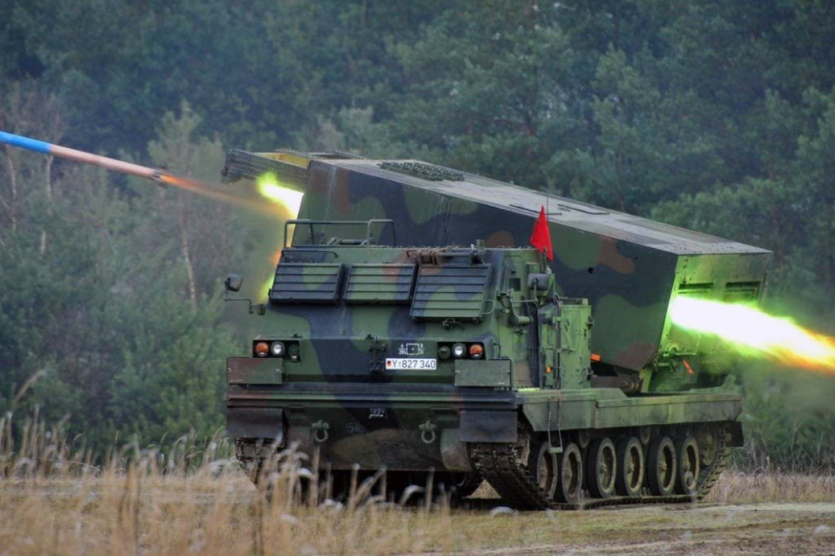 В Украину прибыли первые американские РСЗО M270 MLRS: чем они отличаются от HIMARS