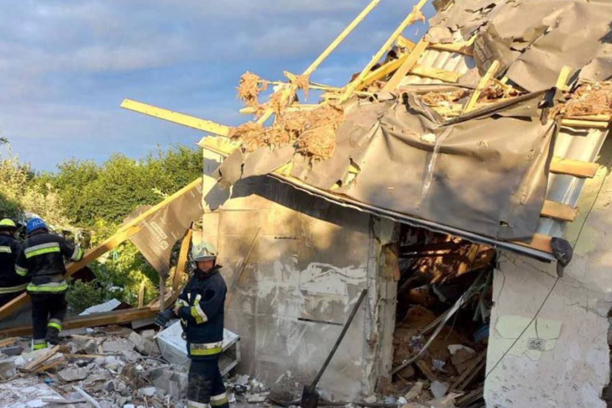 Російські окупанти обстріляли з "Градів" житлові квартали Нікополя: є загиблі Російські окупанти обстріляли з "Градів" житлові квартали Нікополя: є загиблі