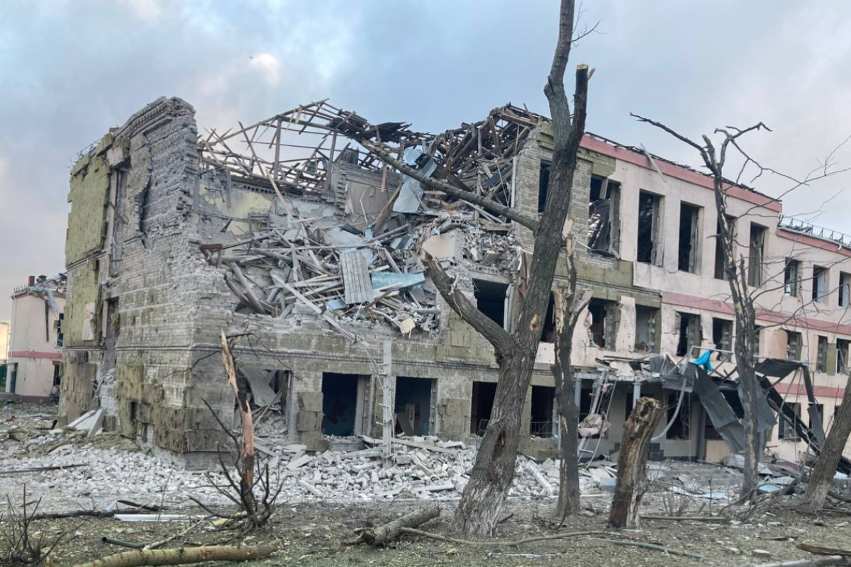 На Донеччині за добу внаслідок обстрілів зруйновано дві школи, є загиблі та поранені На Донеччині за добу внаслідок обстрілів зруйновано дві школи, є загиблі та поранені