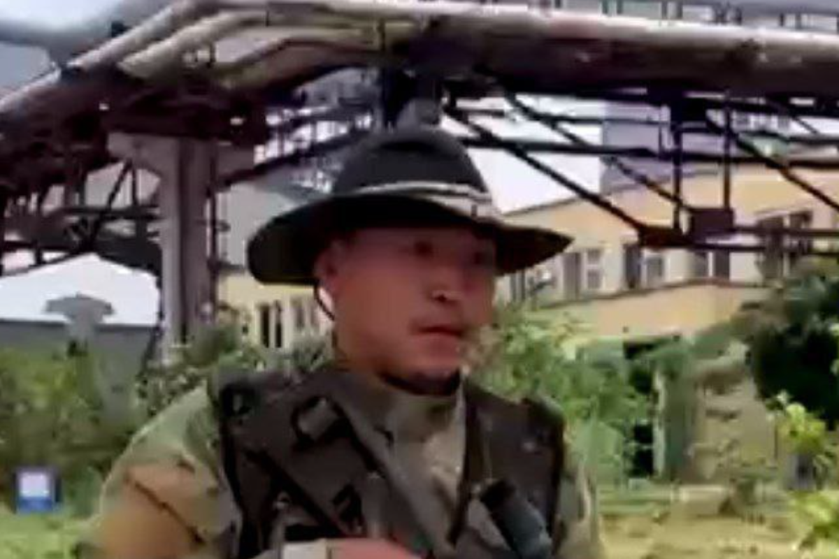 Пытки украинского военного: идентифицировали тварь, которая издевались над пленным Пытки украинского военного: идентифицировали тварь, которая издевались над пленным