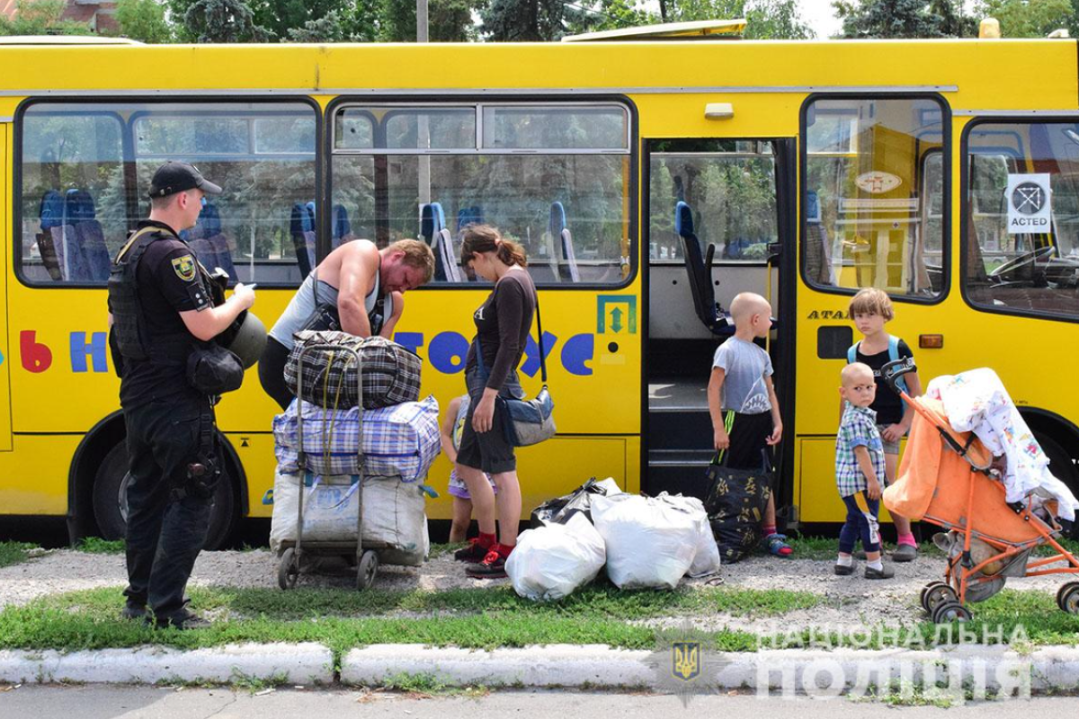 На Донбасі розпочалася операція з евакуації дітей На Донбасі розпочалася операція з евакуації дітей