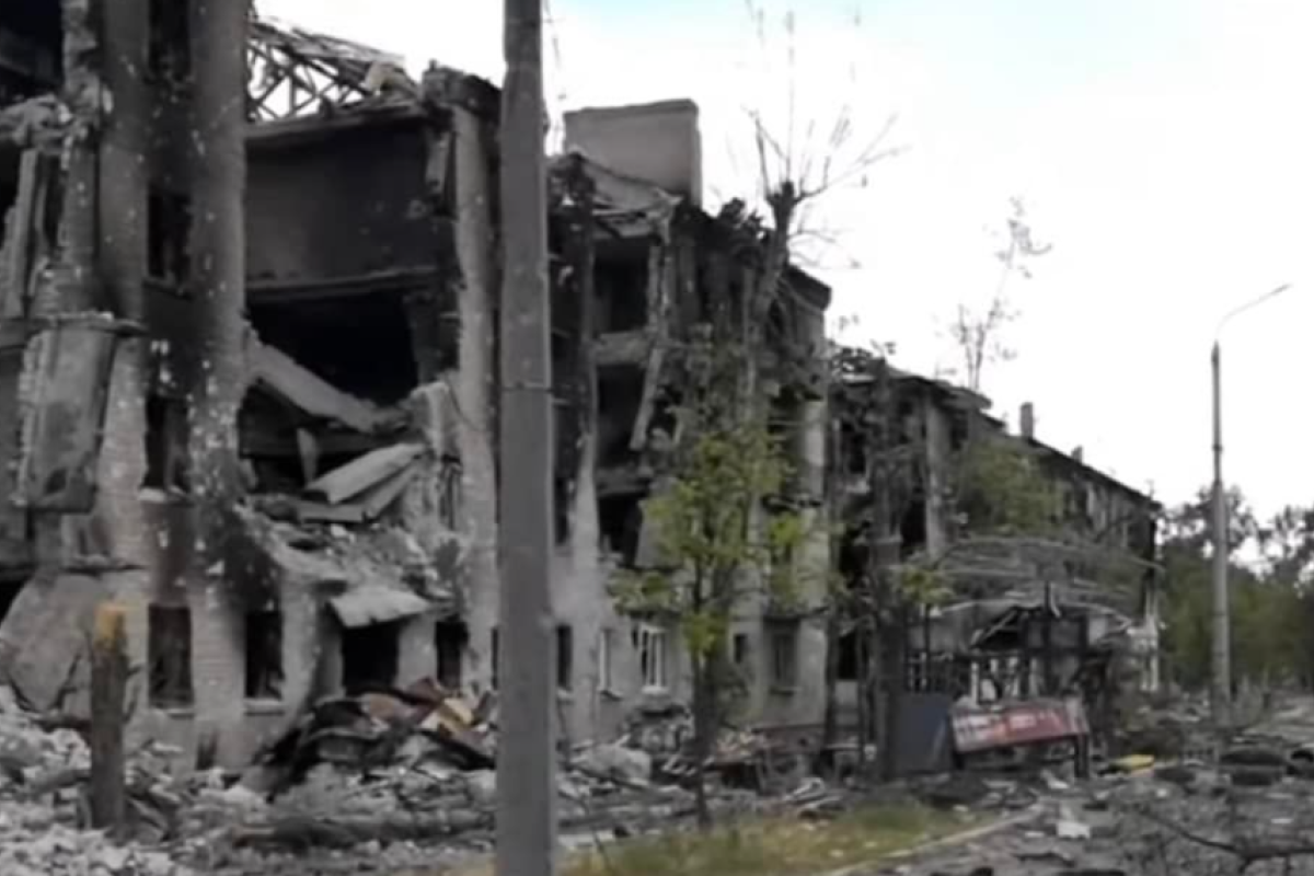 Российские оккупанты закрепились в Лисичанске и захватили еще один населенный пункт на Луганщине Российские оккупанты закрепились в Лисичанске и захватили еще один населенный пункт на Луганщине
