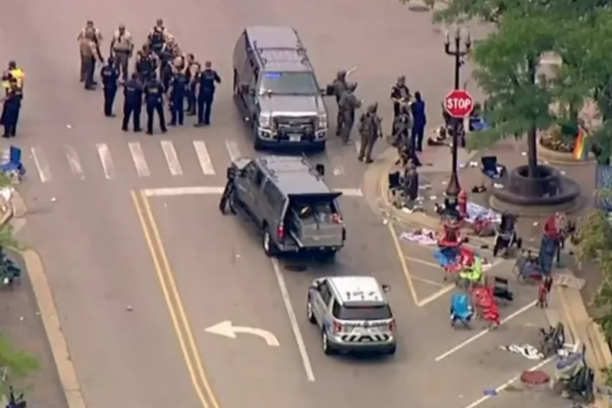 У США під час параду до Дня незалежності вбито 6 людей: стрілець затриманий У США під час параду до Дня незалежності вбито 6 людей: стрілець затриманий