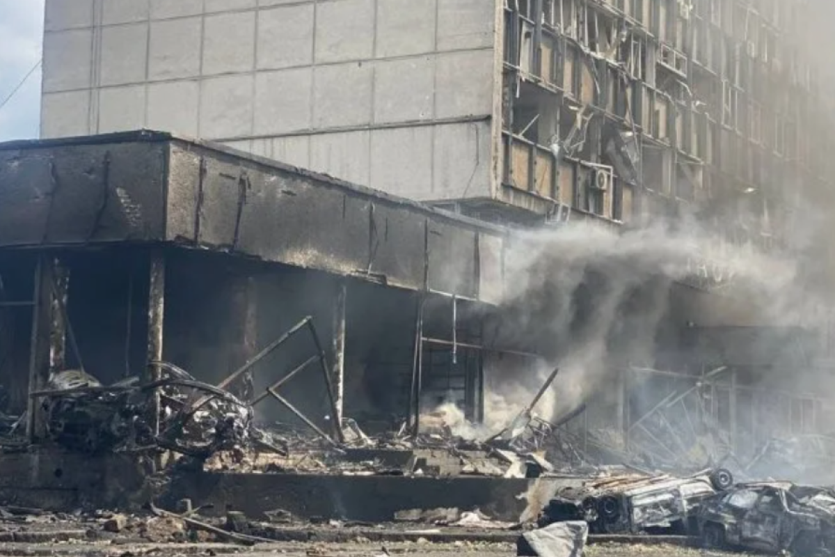 "Країна-вбивця. Країна-терорист": Зеленський про ракетний удар Росії по Вінниці "Країна-вбивця. Країна-терорист": Зеленський про ракетний удар Росії по Вінниці