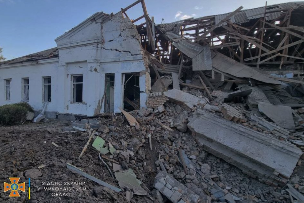 Ракетна атака на Миколаїв: зруйновано школу, пошкоджено дві багатоповерхівки Ракетна атака на Миколаїв: зруйновано школу, пошкоджено дві багатоповерхівки