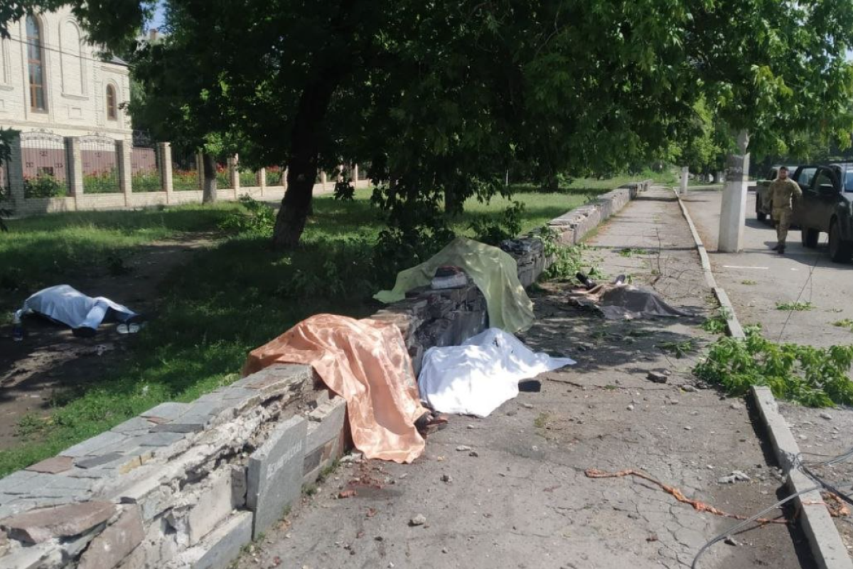 Обстрел Торецка: снаряды упали у автобусной остановки, есть погибшие и раненые
