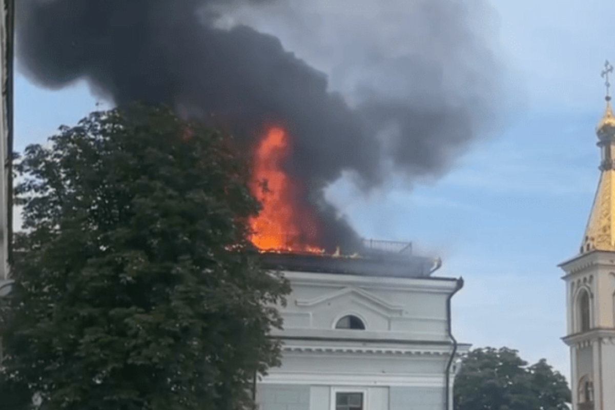В оккупированном Донецке горит железнодорожный вокзал В оккупированном Донецке горит железнодорожный вокзал