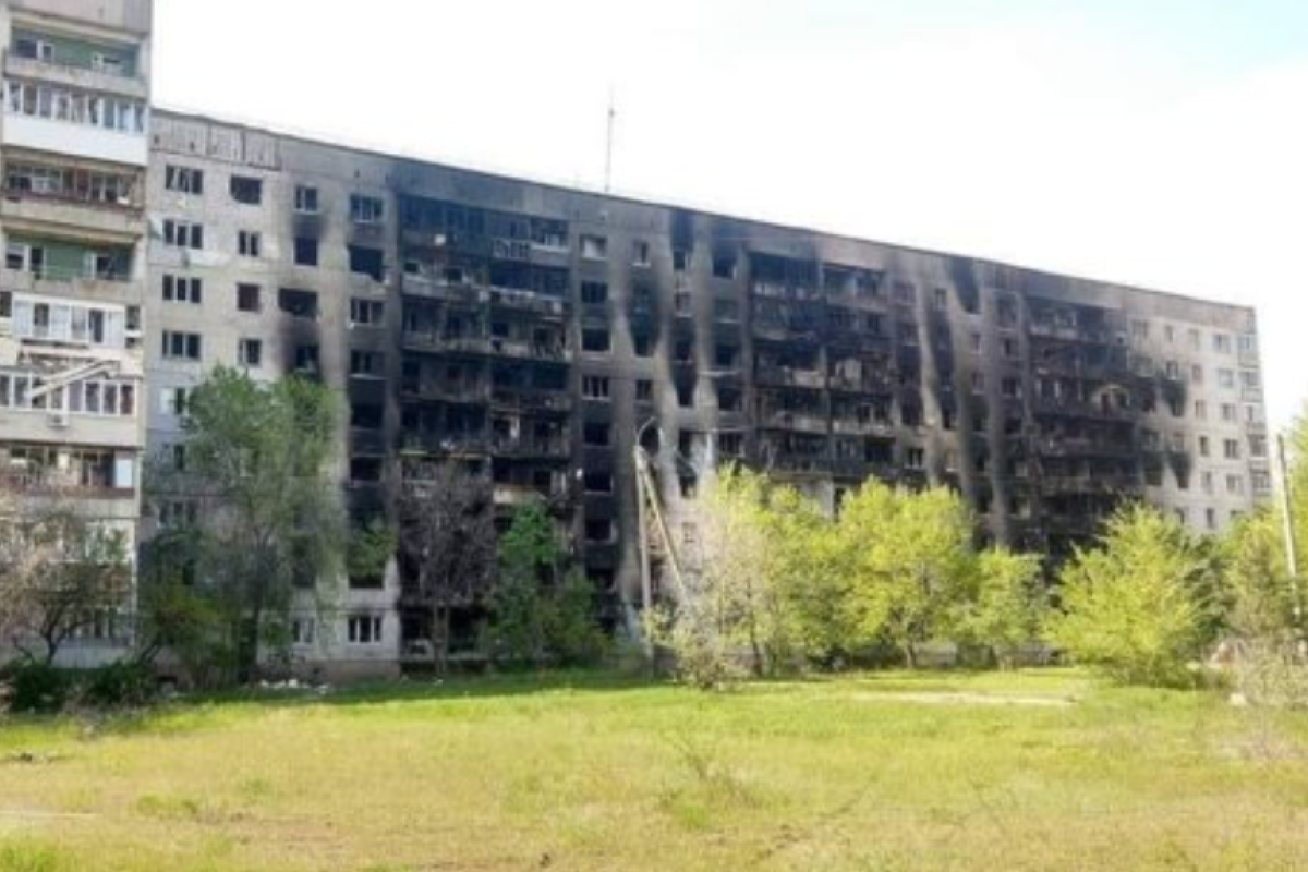 Оккупанты предлагают жителям Северодонецка отстраивать разрушенное жилье "своими силами"