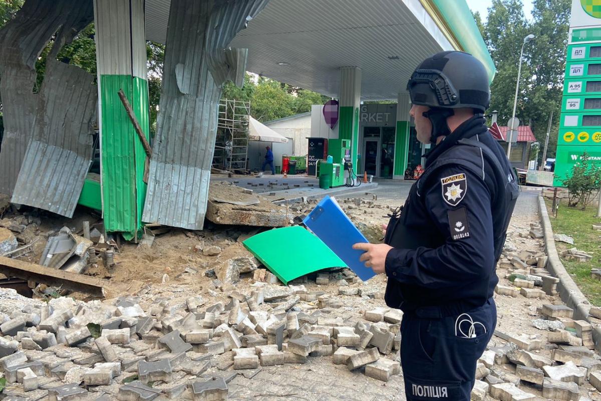 В Одессе полицейские начали уголовное производство по факту взрыва на АЗС В Одессе полицейские начали уголовное производство по факту взрыва на АЗС