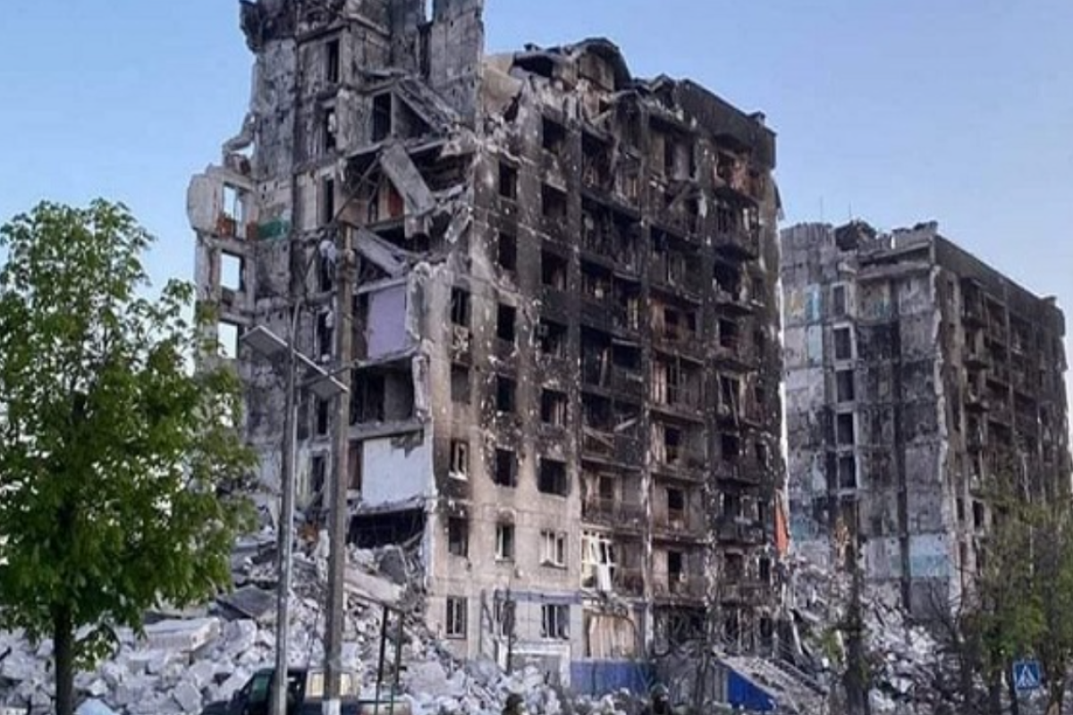 "Область поринула в пекло": На Луганщині на вулицях лежать фрагменти тіл та трупи. Фото 18+