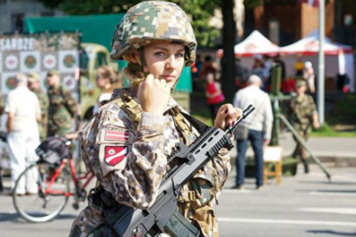 В Латвии решили вернуть обязательную военную службу В Латвии решили вернуть обязательную военную службу
