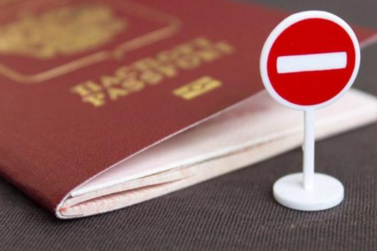 Совет ЕС полностью приостановил упрощенный визовый режим с РФ Совет ЕС полностью приостановил упрощенный визовый режим с РФ