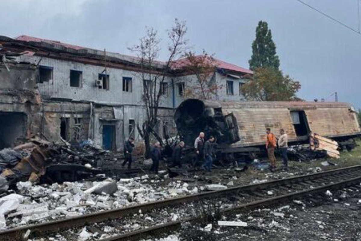 Ракетный удар по Харькову: оккупанты уничтожили вагоны с телами своих военнослужащих Ракетный удар по Харькову: оккупанты уничтожили вагоны с телами своих военнослужащих