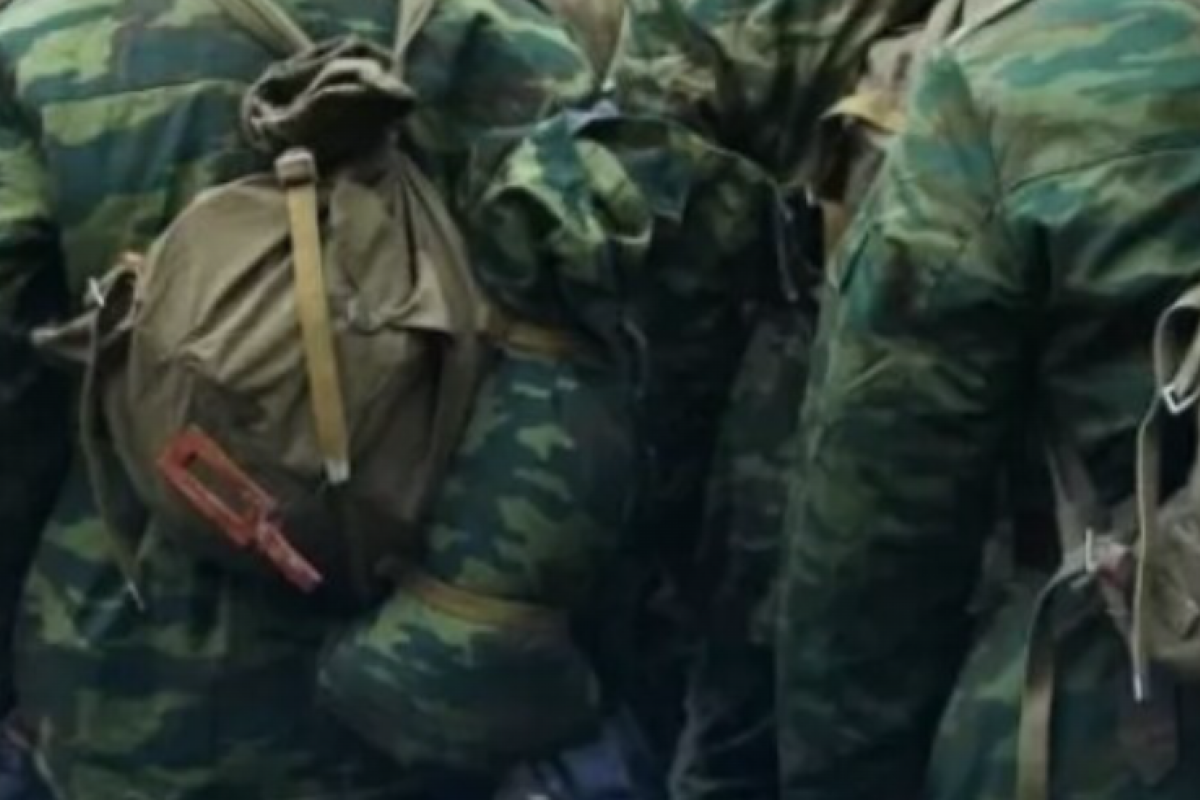 Окупанти на Луганщині готові "мобілізувати" навіть 15-річних підлітків Окупанти на Луганщині готові "мобілізувати" навіть 15-річних підлітків