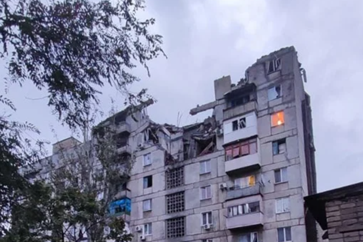 Ракетный удар по Торецку: в разрушенной 9-этажке спасли 19 человек, 1 - госпитализирован Ракетный удар по Торецку: в разрушенной 9-этажке спасли 19 человек, 1 - госпитализирован