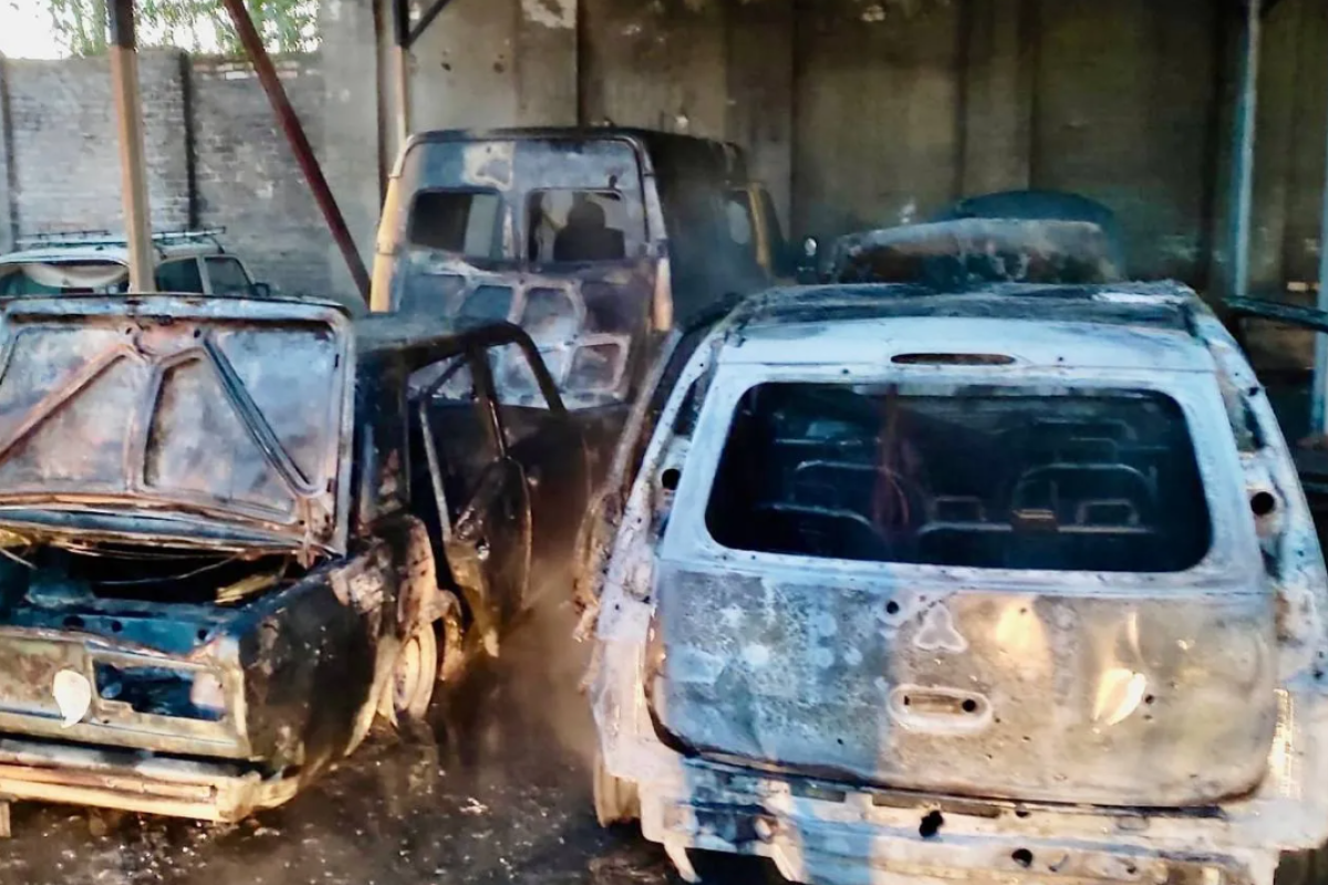 Окупанти вдарили з "Градів" та "Ураганів" по Дніпропетровщині: пошкоджено десятки будинків, є поранені Окупанти вдарили з "Градів" та "Ураганів" по Дніпропетровщині: пошкоджено десятки будинків, є поранені