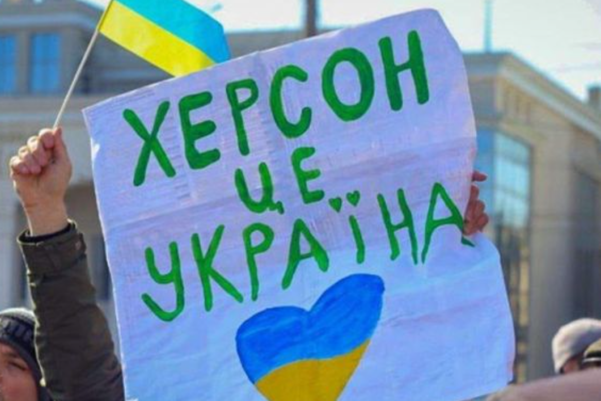 Херсонські колаборанти почали вивозити сім'ї до окупованого Криму Херсонські колаборанти почали вивозити сім'ї до окупованого Криму