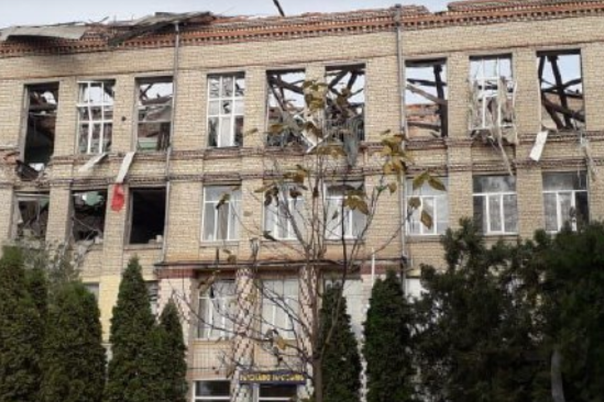 "Хлопки" в Херсоне: "прилеты" в районе Антоновского моста и удар по месту базирования оккупантов "Хлопки" в Херсоне: "прилеты" в районе Антоновского моста и удар по месту базирования оккупантов