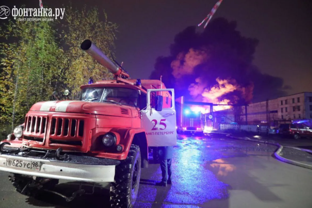 У російському Санкт-Петербурзі спалахнула масштабна пожежа на території складського комплексу У російському Санкт-Петербурзі спалахнула масштабна пожежа на території складського комплексу