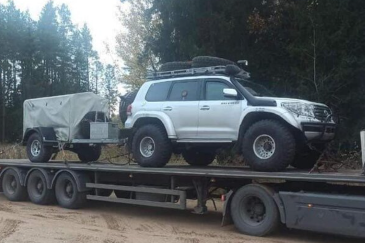 Литва відправила в Україну броньовані позашляховики та іншу техніку для ЗСУ Литва відправила в Україну броньовані позашляховики та іншу техніку для ЗСУ