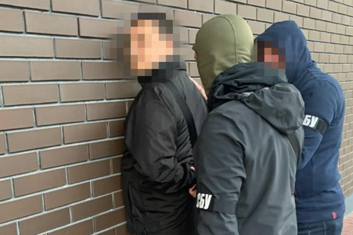СБУ заблокировала каналы нелегального выезда за границу украинцев призывного возраста: среди задержанных депутат ОПЗЖ СБУ заблокировала каналы нелегального выезда за границу украинцев призывного возраста: среди задержанных депутат ОПЗЖ