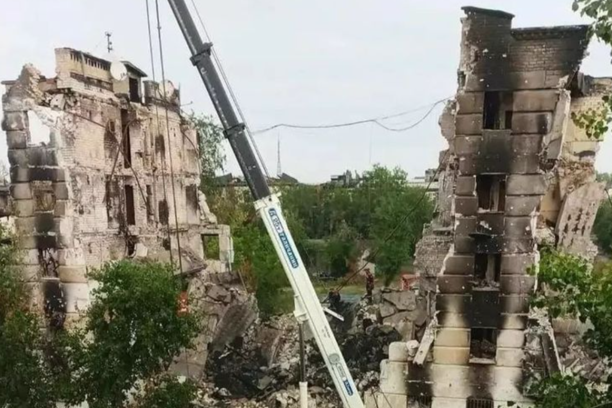 "Перетворили місто на могилу": У мережі з'явилося промовисте фото зі зруйнованого Сєвєродонецька "Перетворили місто на могилу": У мережі з'явилося промовисте фото зі зруйнованого Сєвєродонецька