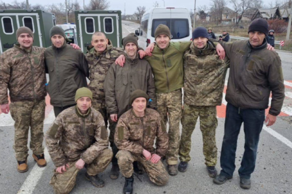Україна повернула з російського полону ще 12 людей Україна повернула з російського полону ще 12 людей