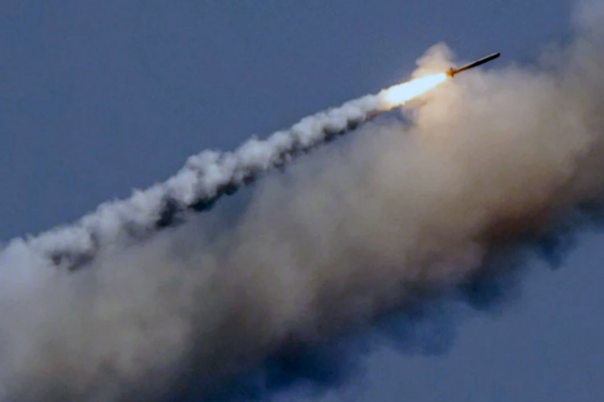 Можливий новий масований удар: росіяни вивели в море носії "Калібрів" та підготували бомбардувальники Можливий новий масований удар: росіяни вивели в море носії "Калібрів" та підготували бомбардувальники