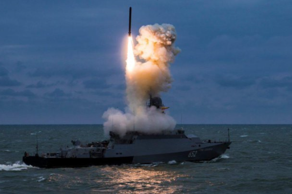 У Чорному морі на бойовому чергуванні 18 російських кораблів, з яких 4 - ракетоносії - ОК "Південь" У Чорному морі на бойовому чергуванні 18 російських кораблів, з яких 4 - ракетоносії - ОК "Південь"