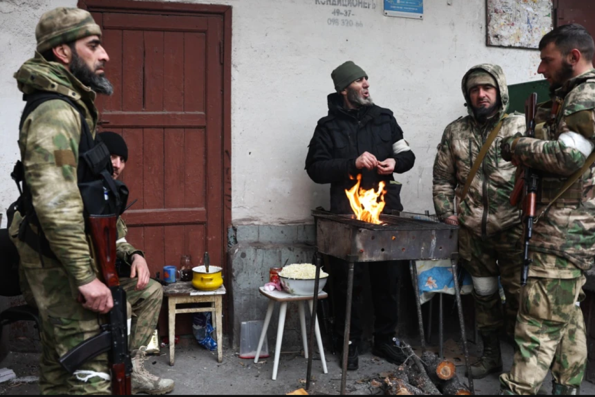 На Луганщине российские оккупанты насильно вывозят детей в Чечню на "перевоспитание" На Луганщине российские оккупанты насильно вывозят детей в Чечню на "перевоспитание"