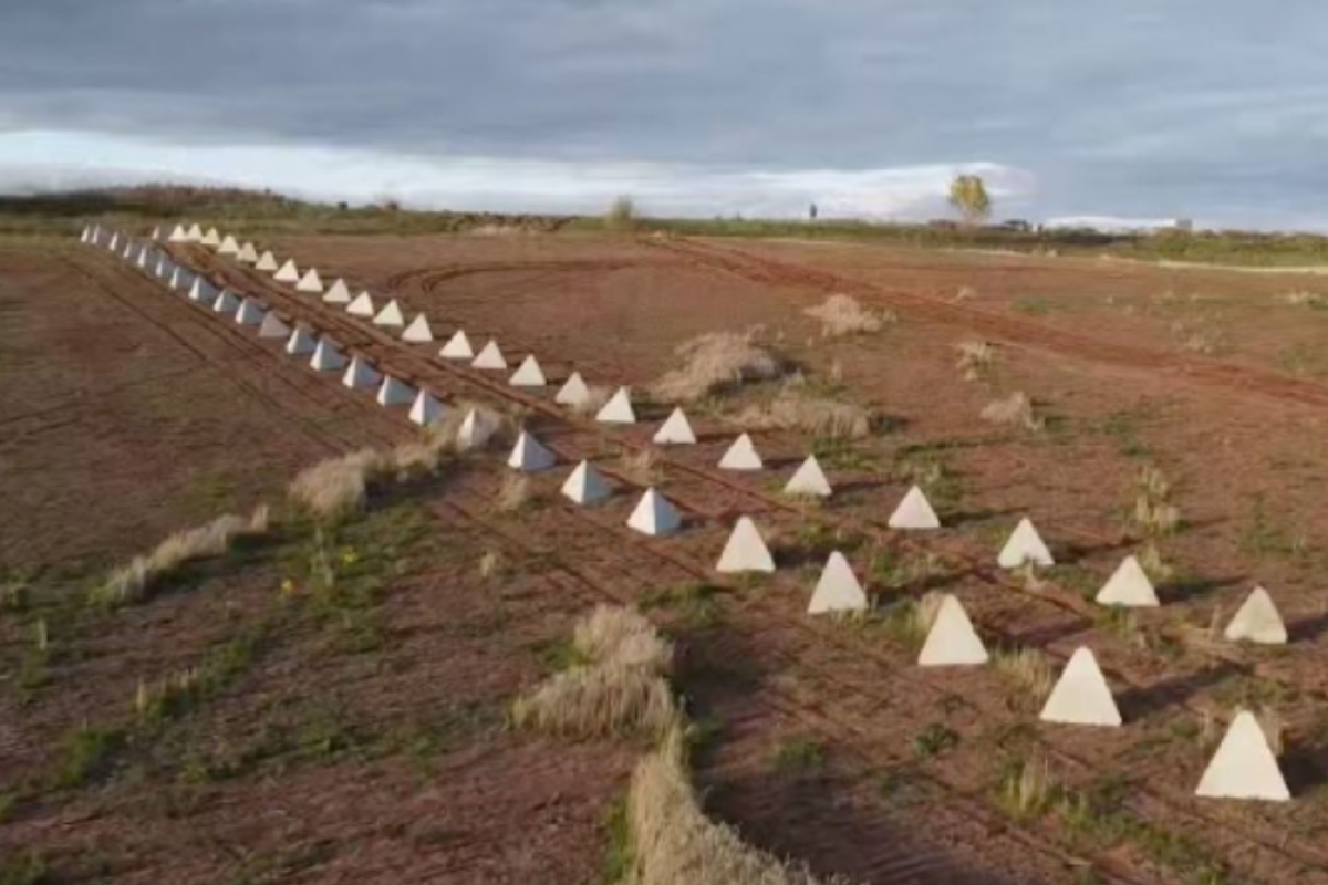"Зуби дракона" вже посипалися: На Луганщині почали руйнуватися бетонні укріплення на "Лінії Вагнера" "Зуби дракона" вже посипалися: На Луганщині почали руйнуватися бетонні укріплення на "Лінії Вагнера"