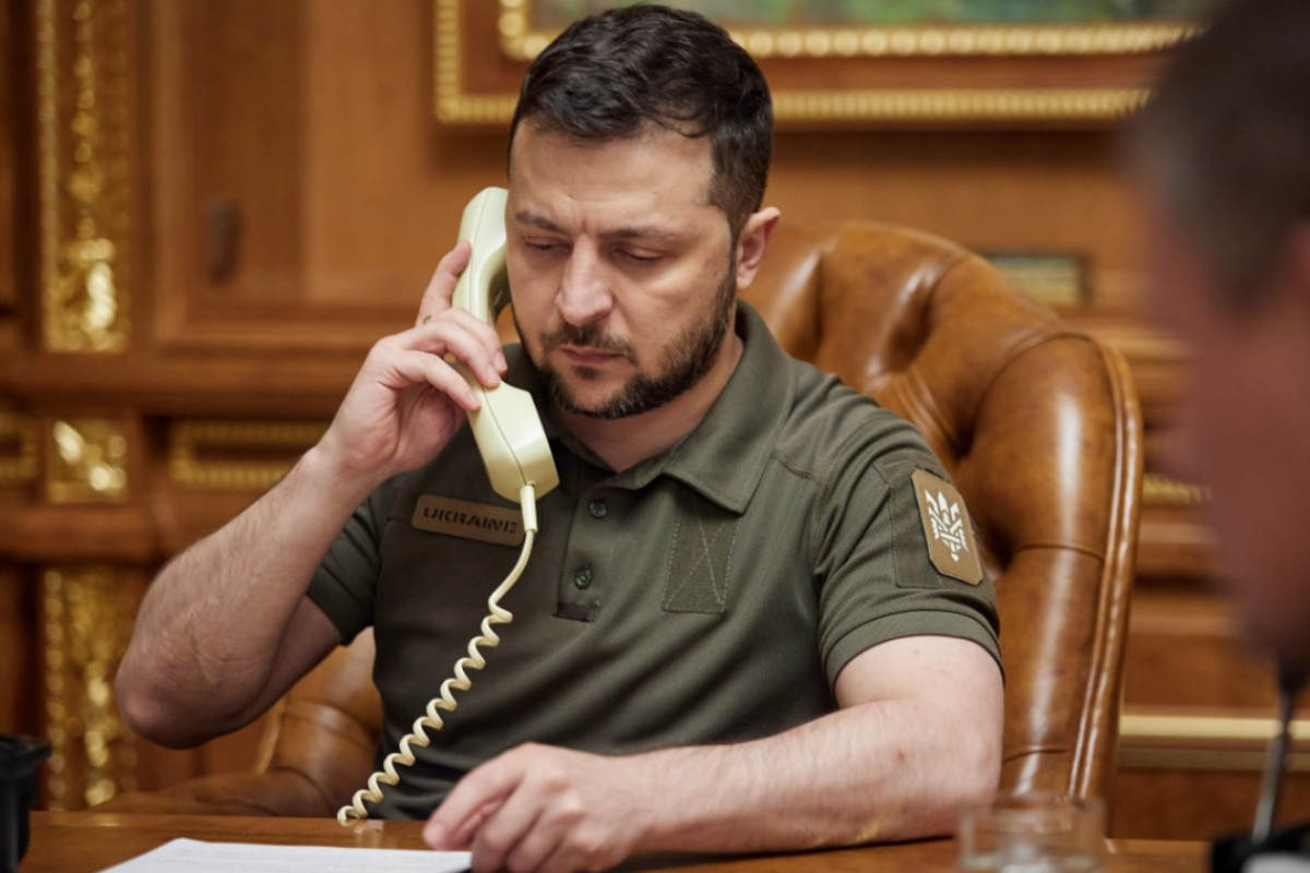 Зеленський провів телефонну розмову з Байденом Зеленський провів телефонну розмову з Байденом