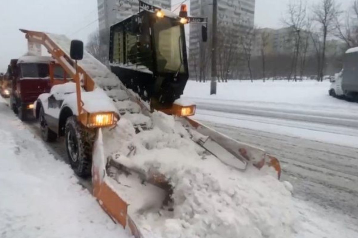 Сніговий апокаліпсис: Москву засипає. Такого снігопаду не було вже понад 80 років Сніговий апокаліпсис: Москву засипає. Такого снігопаду не було вже понад 80 років