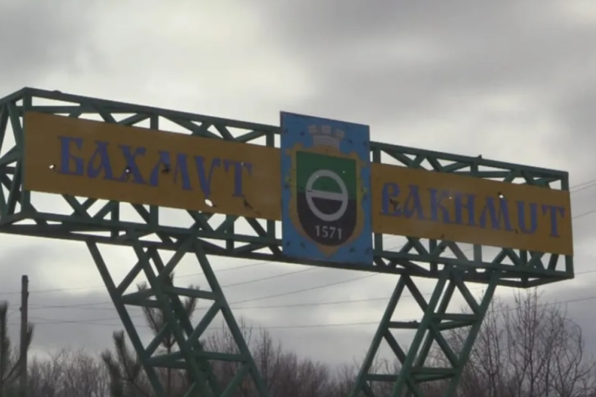 Під Бахмутом зараз російські війська забивають собі цвях у труну - військовий оглядач Під Бахмутом зараз російські війська забивають собі цвях у труну - військовий оглядач