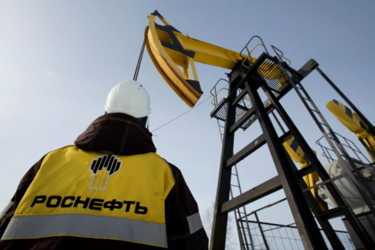 Вступили в силу запрет на экспорт российской нефти по морю и потолок цены на нефть из РФ Вступили в силу запрет на экспорт российской нефти по морю и потолок цены на нефть из РФ