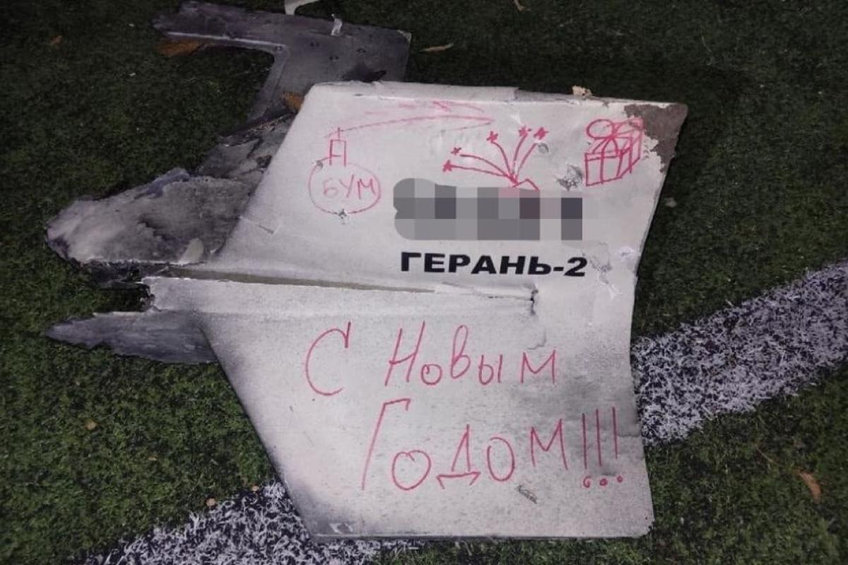 Гімн України та вручення подарунків під звуки вибухів: РФ атакувала Київ у новорічну ніч