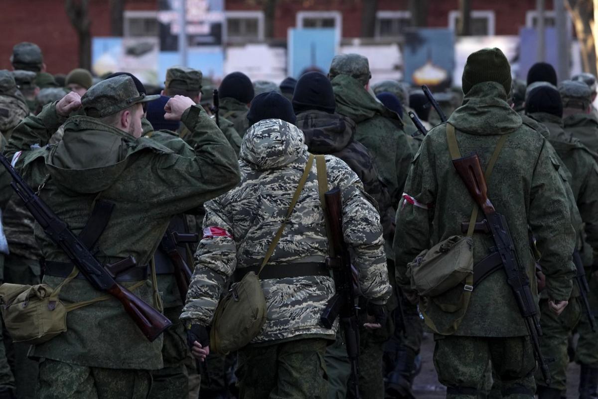 Вибиті зуби та обличчя, розмальовані синцями: жителі Рубіжного постраждали за "неправильні" слова Вибиті зуби та обличчя, розмальовані синцями: жителі Рубіжного постраждали за "неправильні" слова
