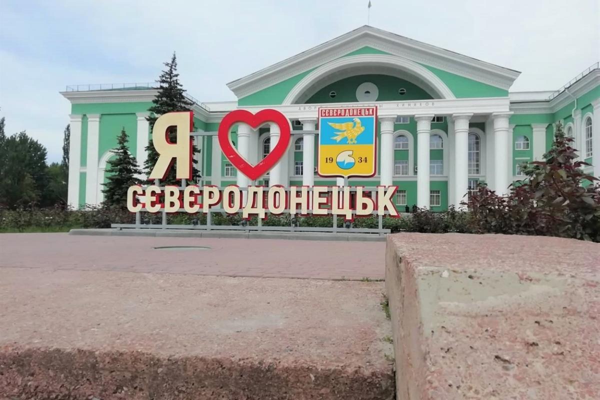 "Ничего живого вокруг": Прогулка в старой части разбитого Северодонецка "Ничего живого вокруг": Прогулка в старой части разбитого Северодонецка