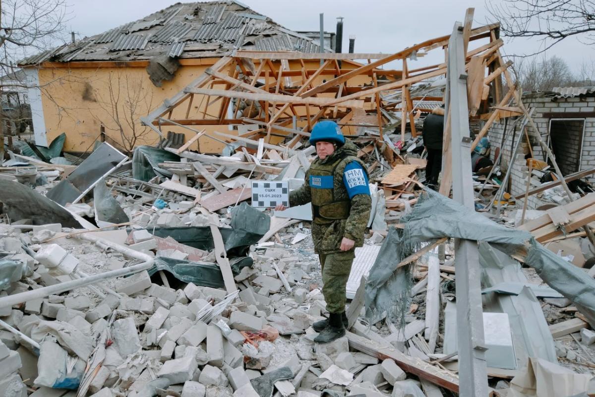 "Самі влупили, самі сфоткали": Місцеві жителі розповіли, хто винен у смертельному обстрілі Новопскова "Самі влупили, самі сфоткали": Місцеві жителі розповіли, хто винен у смертельному обстрілі Новопскова