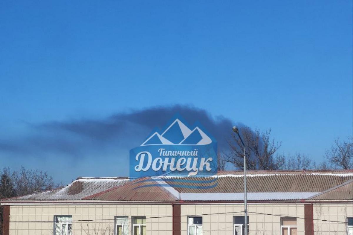 В оккупированном Донецке горит металлопрокатный завод В оккупированном Донецке горит металлопрокатный завод