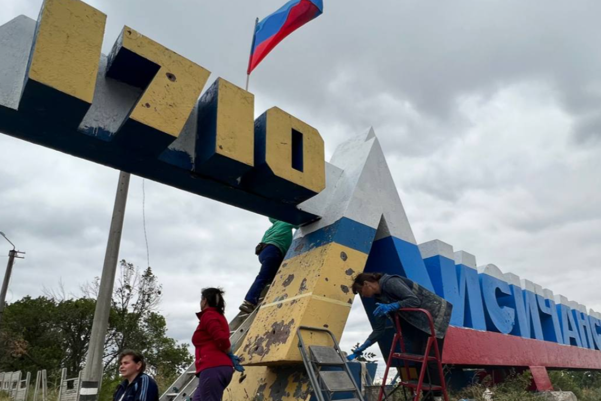 Окупанти змушують мешканців Лисичанська отримувати російські паспорти