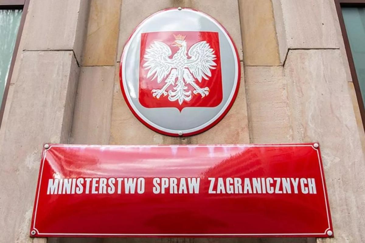 Польща висилає військового аташе Білорусі Польща висилає військового аташе Білорусі