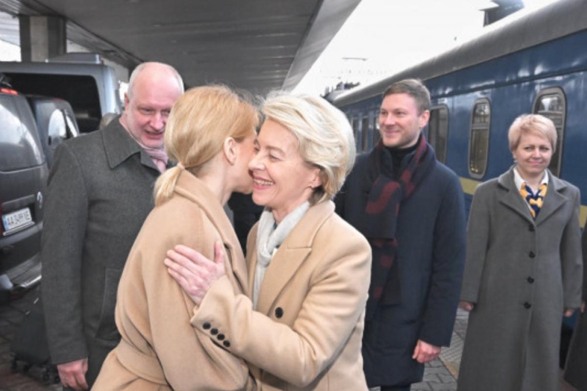 Президент Еврокомиссии Урсула фон дер Ляйен прибыла в Киев Президент Еврокомиссии Урсула фон дер Ляйен прибыла в Киев