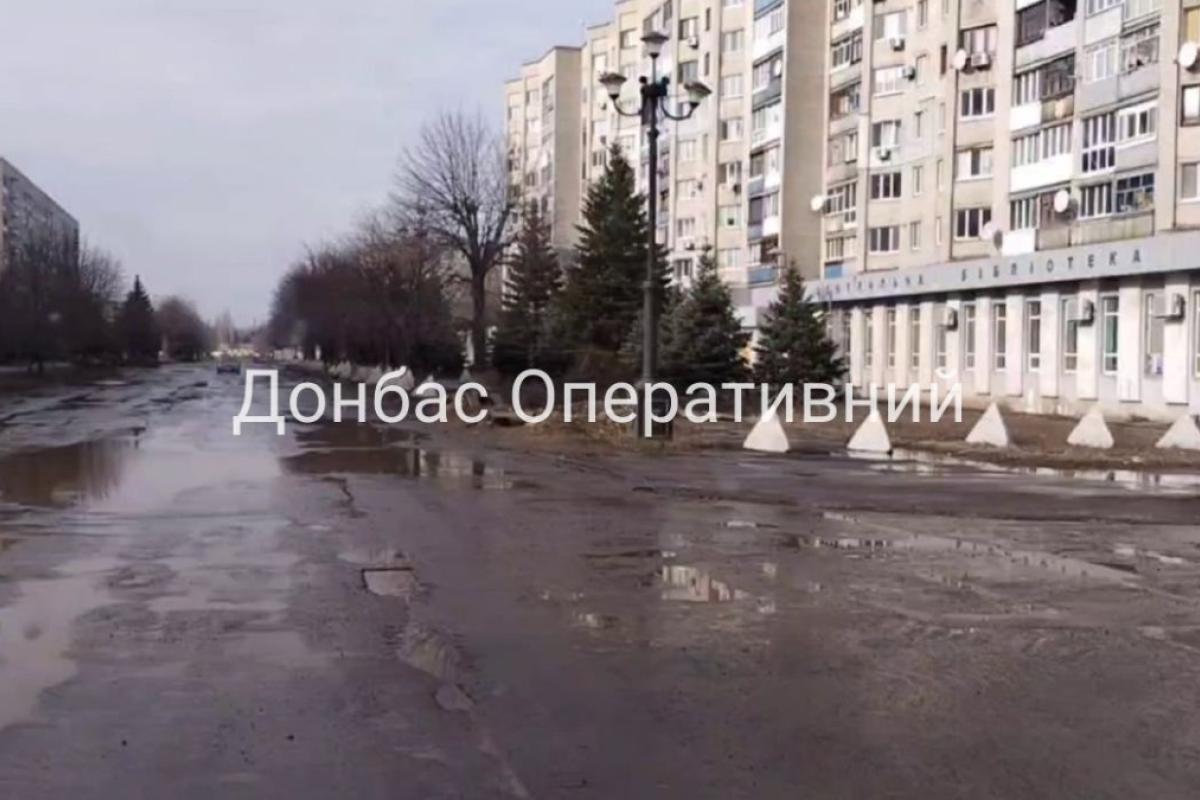 "Готовятся!": В центре оккупированного Лисичанска появились "зубы дракона" "Готовятся!": В центре оккупированного Лисичанска появились "зубы дракона"