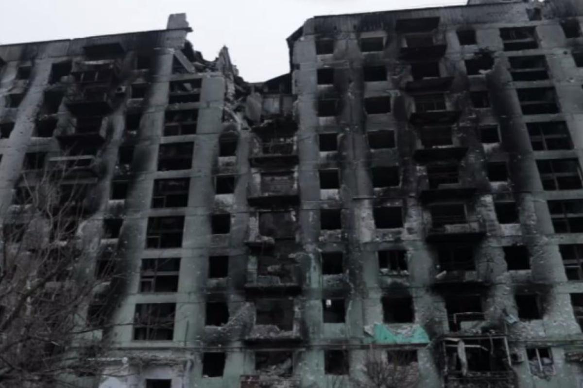 Поврежденные дома падают подъездами, в уцелевшие заселяют предателей из Рубежного и Кременной: о ситуации в Северодонецке Поврежденные дома падают подъездами, в уцелевшие заселяют предателей из Рубежного и Кременной: о ситуации в Северодонецке