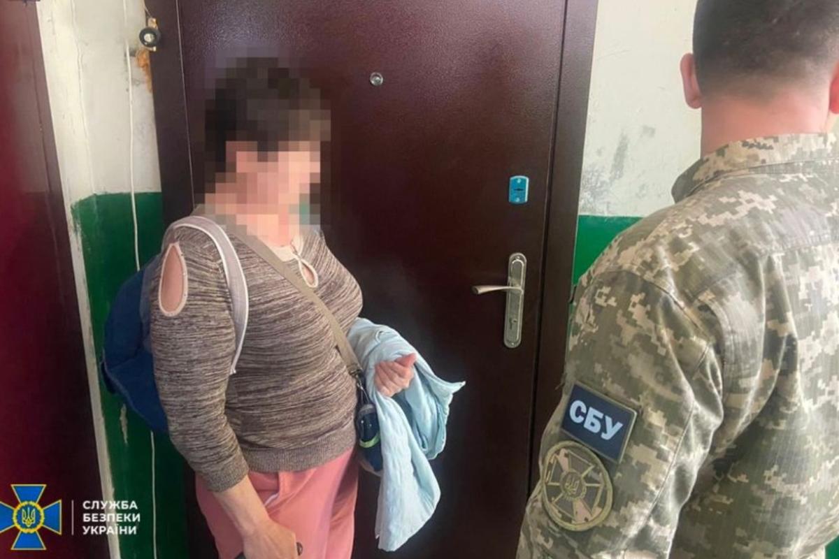 "Охотилась" за украинским ПВО в районе Бахмута: СБУ задержала пособницу российских оккупантов "Охотилась" за украинским ПВО в районе Бахмута: СБУ задержала пособницу российских оккупантов